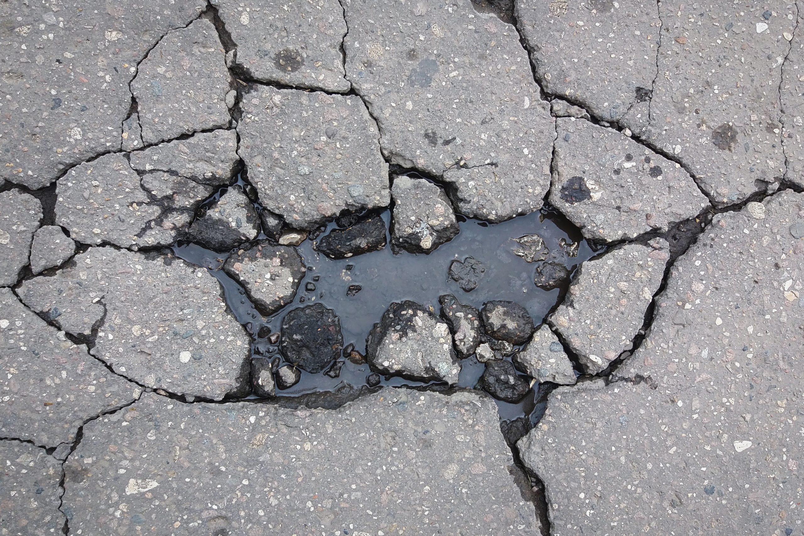 Project Review of Moisture damage scaled New pavement research projects underway 1